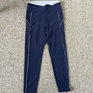 Wilo the label size large navy blue legging.  7/8th